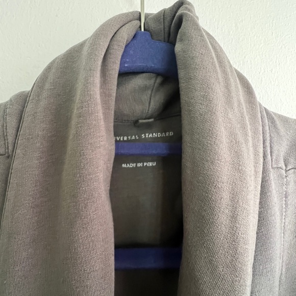 Universal Standard Charcoal Robe - Picture 3 of 4